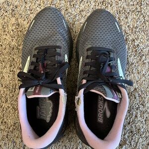 Brooks Adrenaline GTS 22 size 8.5